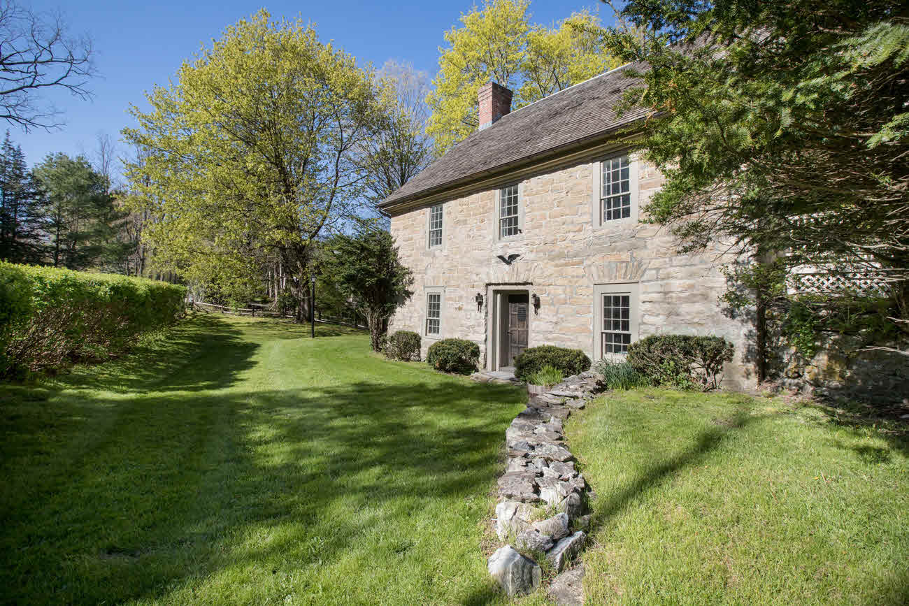 Building photograph for 264 TACONIC ROAD